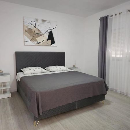 Apartmani Ema i Toni Zadar Exteriör bild